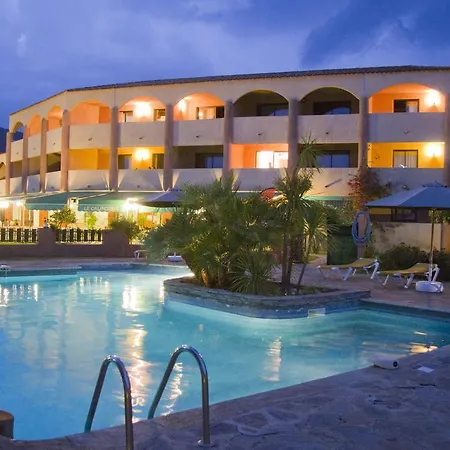 Le California 2* Sagone (Corsica)