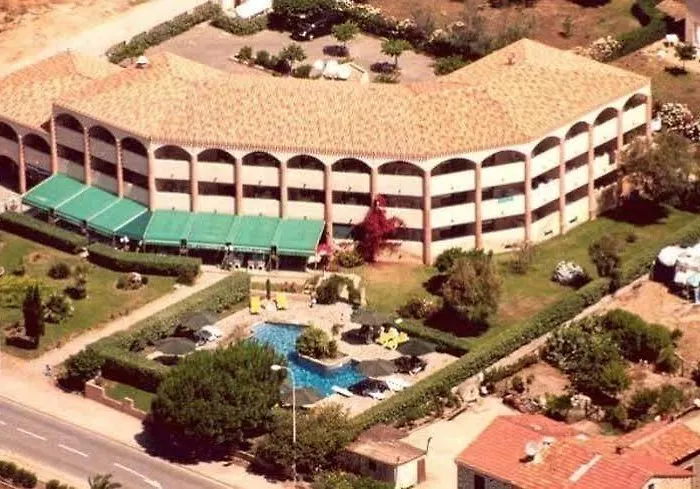 Le California 2*