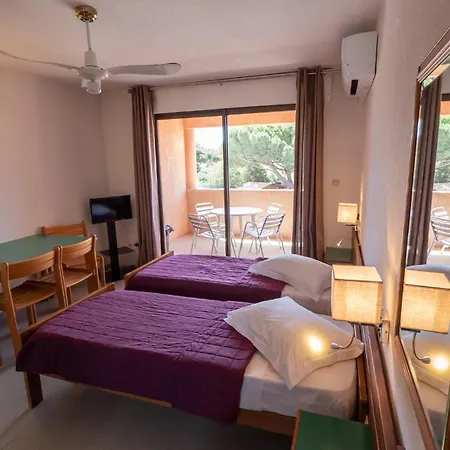 Le California 2* Sagone (Corsica)