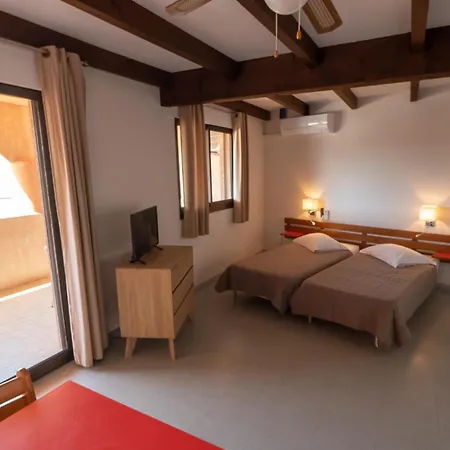 Le California 2* Sagone (Corsica)