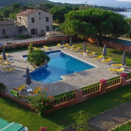 アパートホテル Le California サゴーヌ