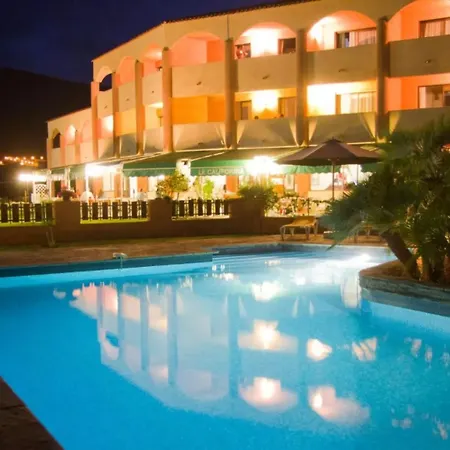 Le California アパートホテル サゴーヌ