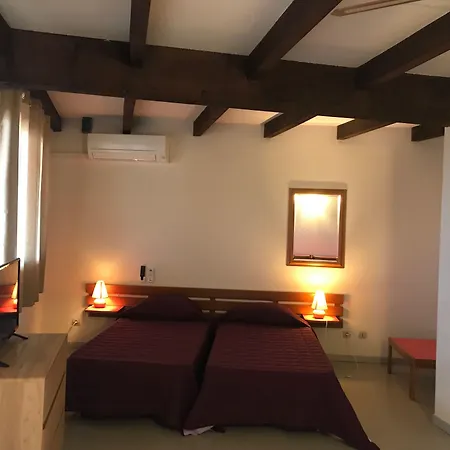 Le California 2* Sagone (Corsica)