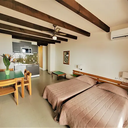 アパートホテル Le California サゴーヌ