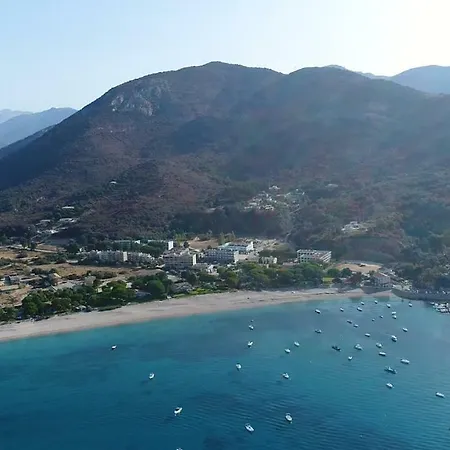 アパートホテル Le California サゴーヌ