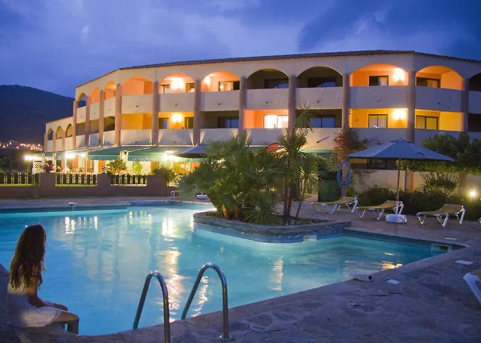 Le California 2* Sagone (Corsica)