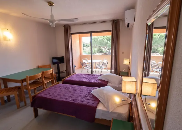 Le California 2* Sagone (Corsica)