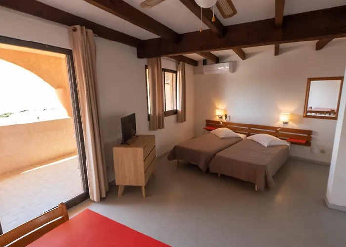 Le California 2* Sagone (Corsica)