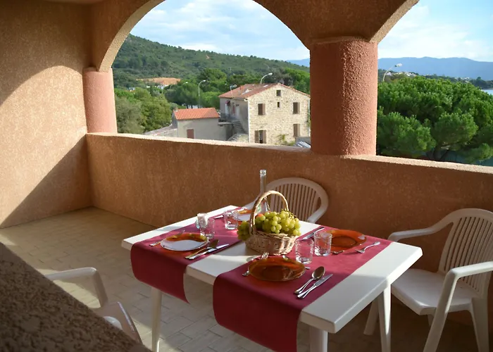 Le California 2* Sagone (Corsica)