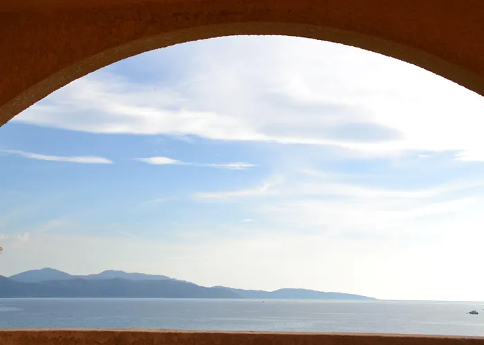 Le California 2* Sagone (Corsica)