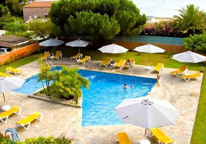 Le California 2* Sagone (Corsica)